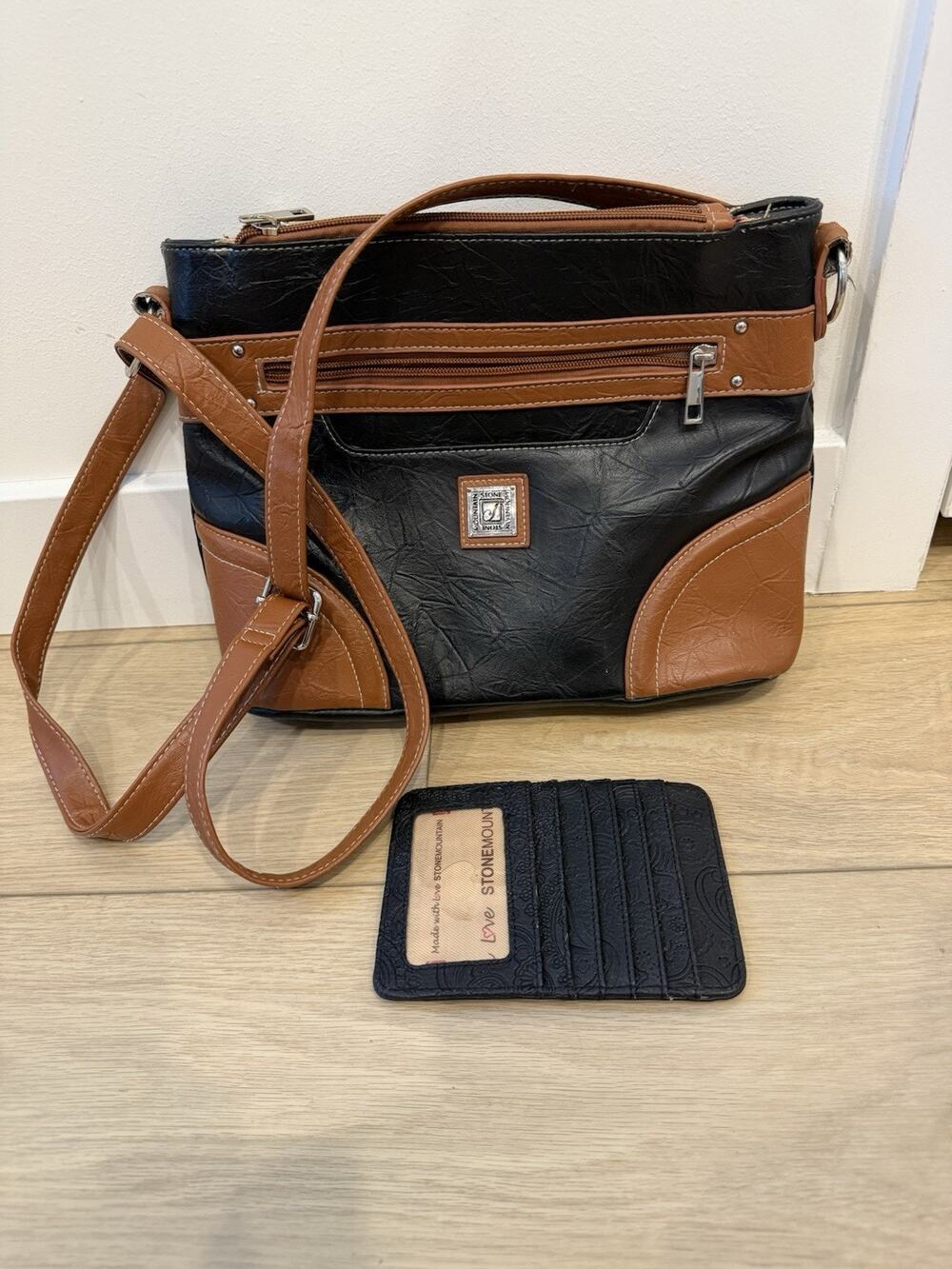 Stone Mountain Women’s Shoulder Bag Black/Brown Colorblock Zip Pockets Lined